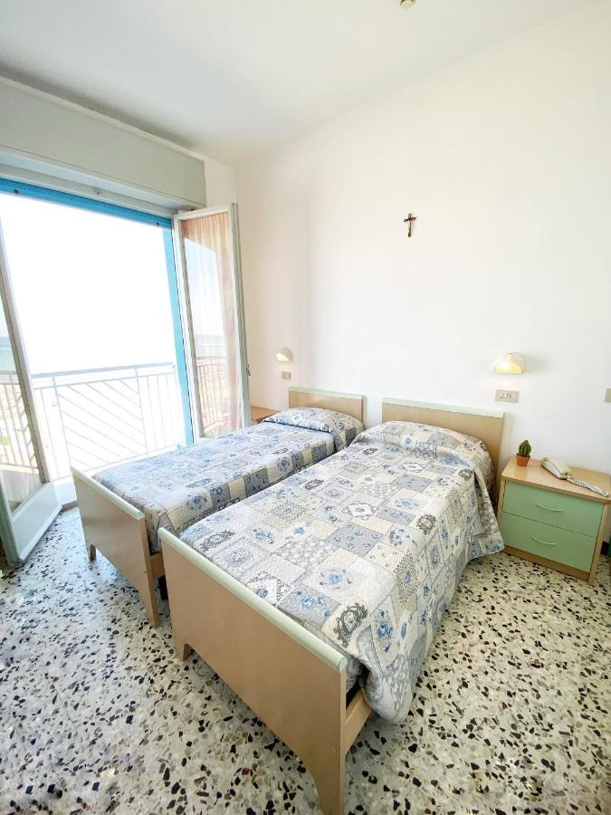 Hotel Dinarica Marotta Kültér fotó