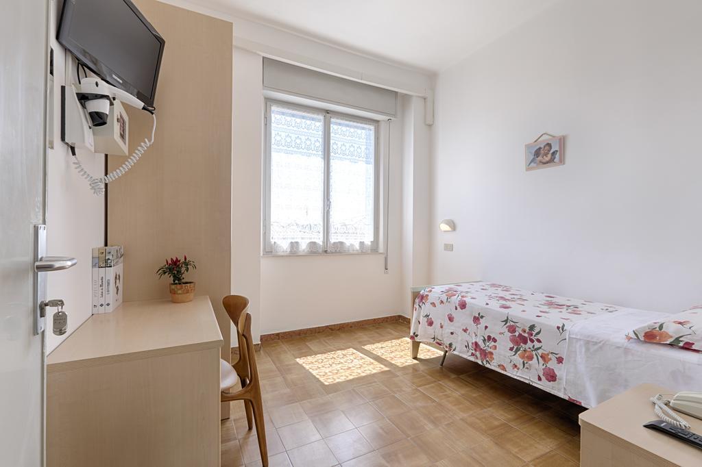 Hotel Dinarica Marotta Kültér fotó