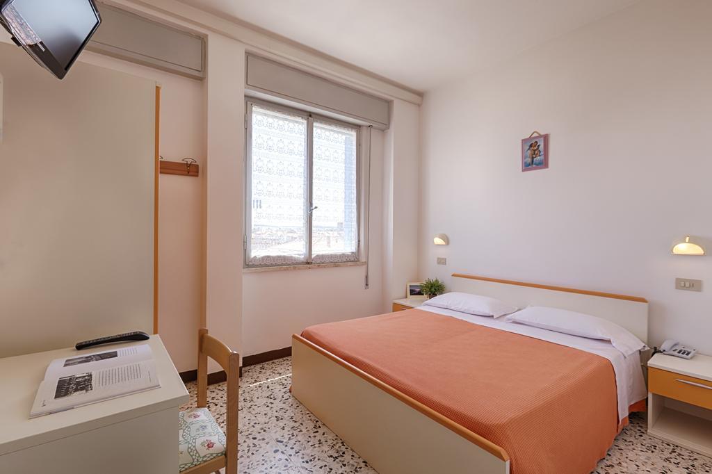 Hotel Dinarica Marotta Kültér fotó